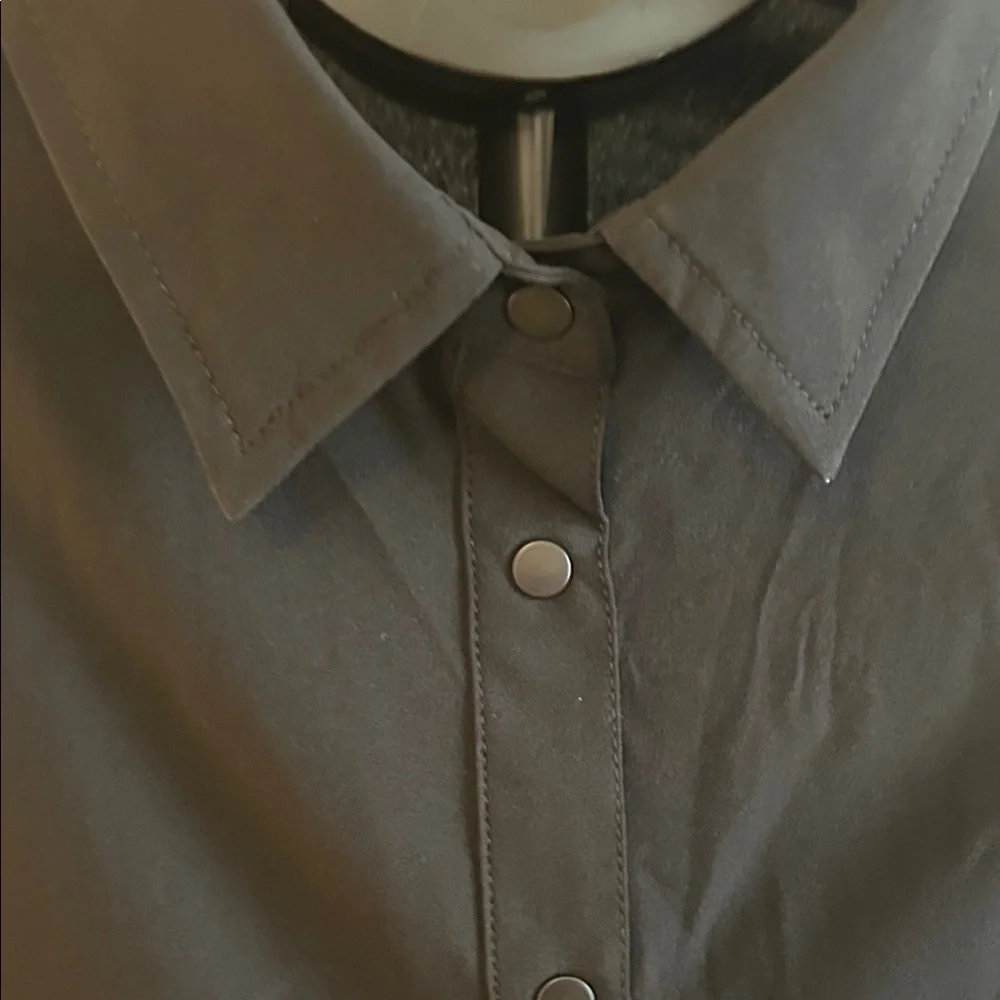 Elegant Black Women's Blouse - Picture 3 of 5